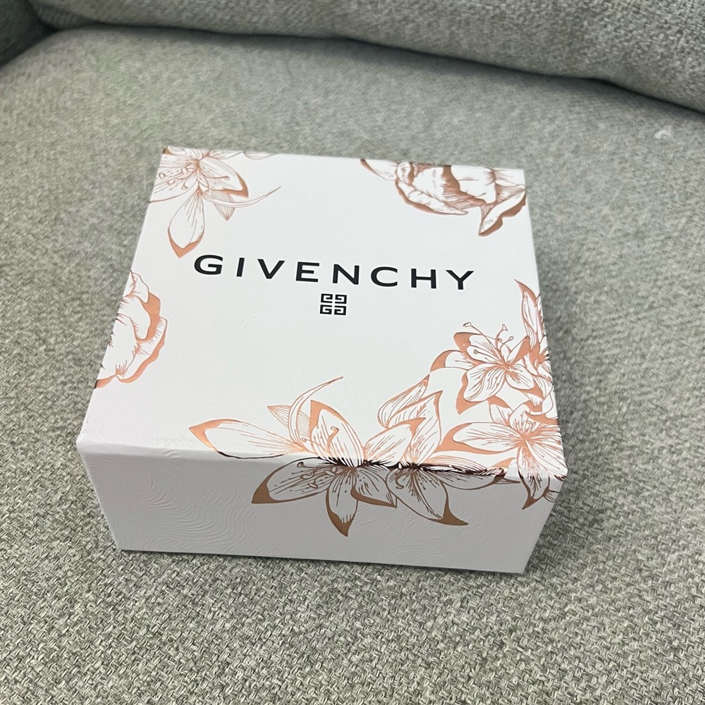 Authentic Givenchy Box - Picture 2 of 5